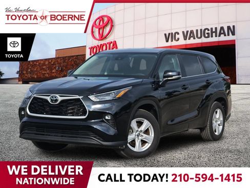 Used 2025 Toyota Highlander LE FWD image 1