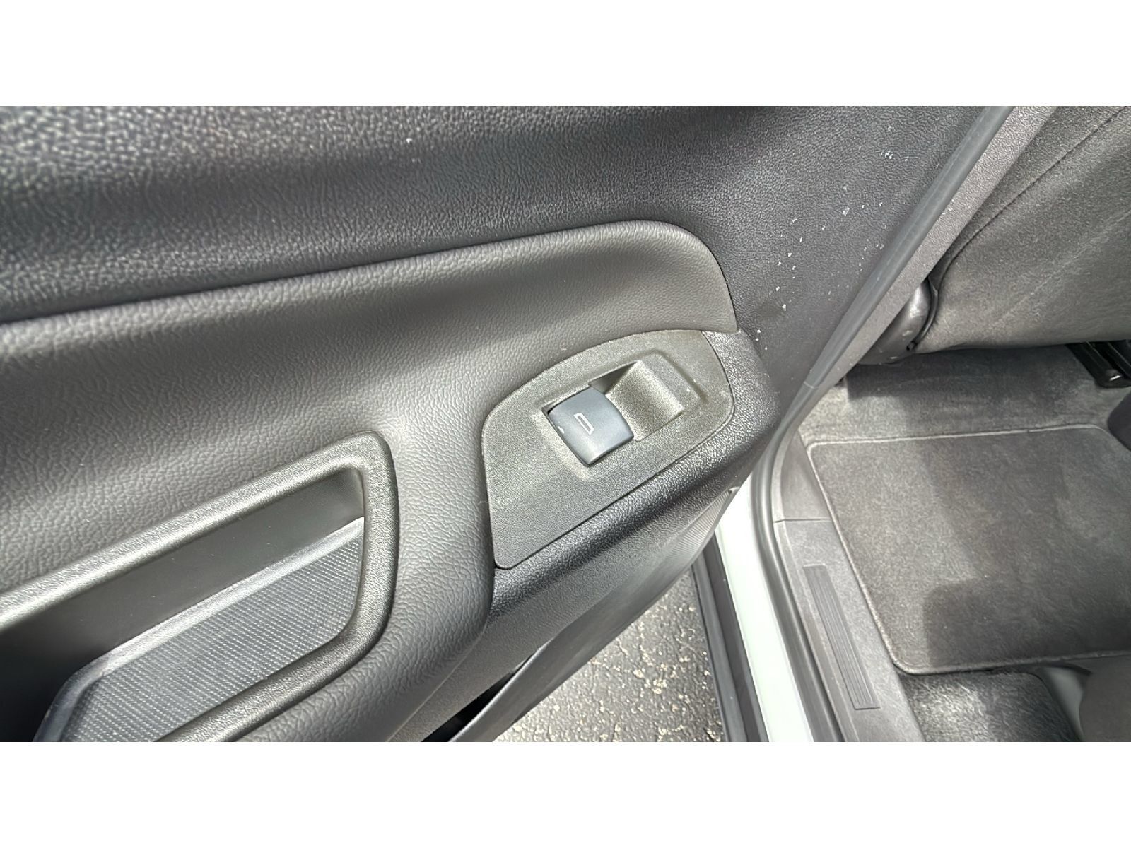 Used 2024 Chevrolet Equinox LT FWD image 36