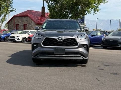 Used 2021 Toyota Highlander LE AWD/4WD image 10