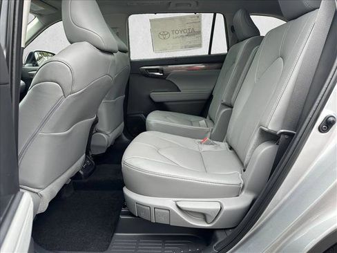 Certified 2025 Toyota Highlander Platinum image 21