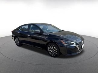 Used 2025 Nissan Altima 2.5 SV video 2