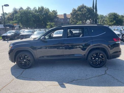 Used 2023 Volkswagen Atlas SE w/ Panoramic Sunroof Package image 4