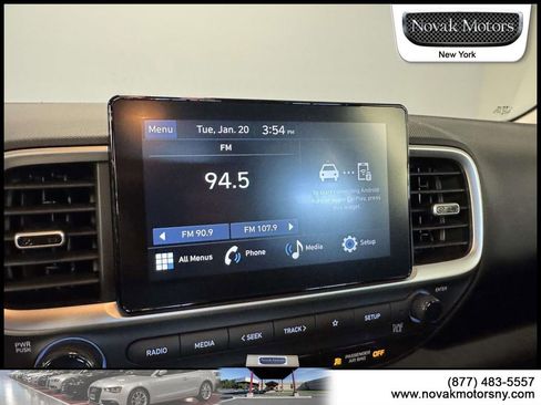 Used 2025 Hyundai Venue SEL image 18