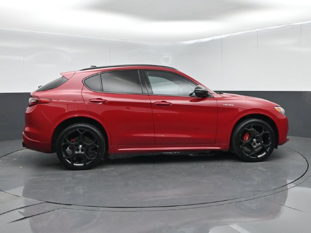Used 2023 Alfa Romeo Stelvio Veloce AWD/4WD image 9