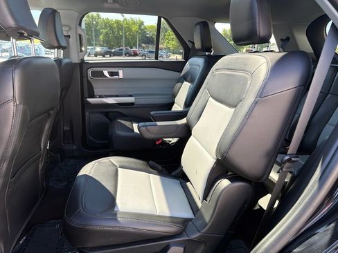 Used 2023 Ford Explorer XLT w/ Equipment Group 202A AWD/4WD image 14