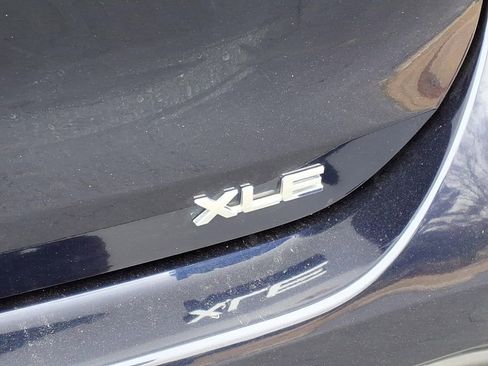 Used 2024 Toyota Highlander XLE image 9