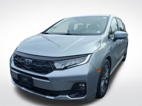Used 2025 Honda Odyssey Touring image 3