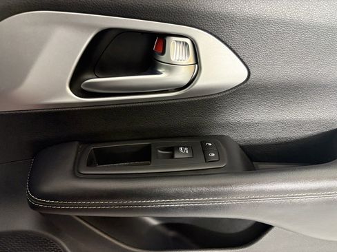 Used 2018 Chrysler Pacifica Limited w/ Advanced Safetytec Group image 10