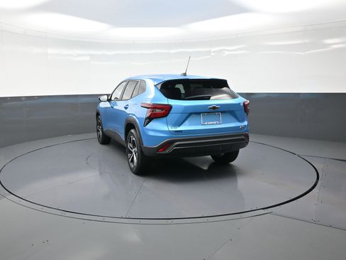 Used 2025 Chevrolet Trax RS image 5
