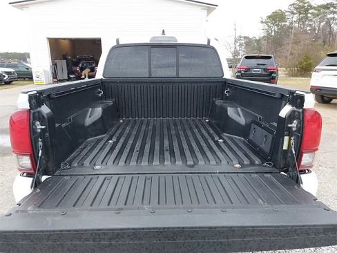 Used 2022 Toyota Tacoma SR image 11