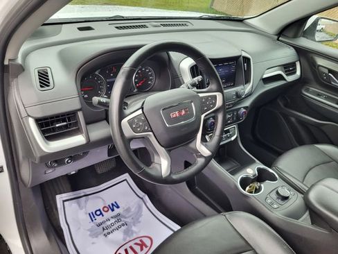 Used 2024 GMC Terrain SLT image 11