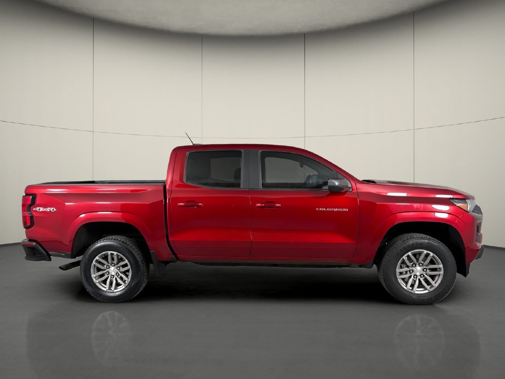 Used 2024 Chevrolet Colorado LT AWD/4WD image 9