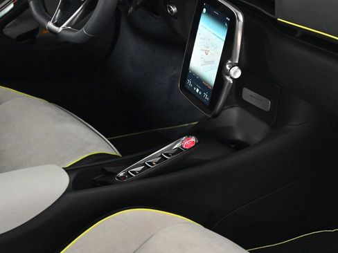 Used 2024 McLaren Artura image 23