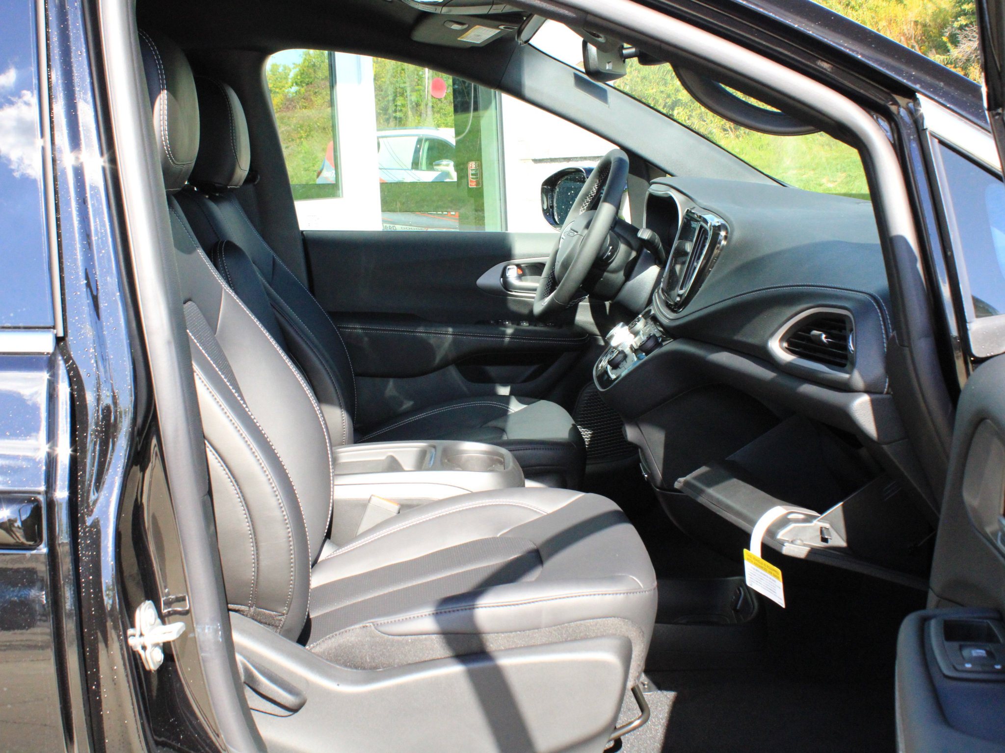 New 2027 Chrysler Pacifica Select FWD image 26