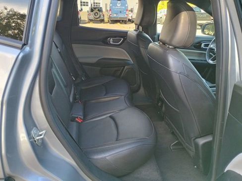 Used 2023 Jeep Compass Limited image 17