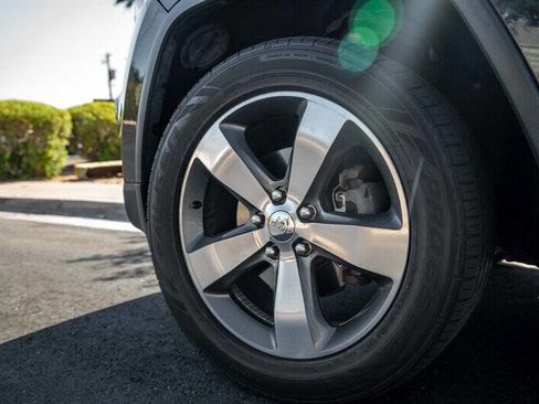 Used 2016 Jeep Grand Cherokee Limited image 9