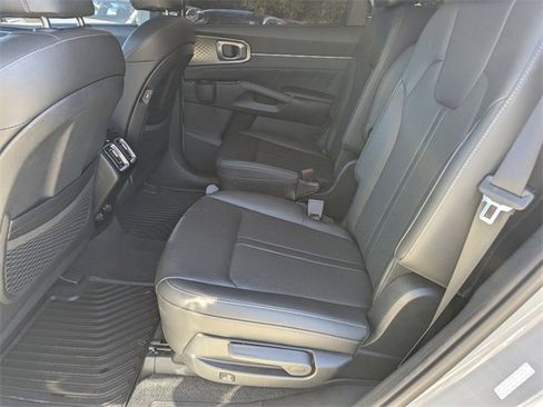 Used 2023 Kia Sorento SX image 11