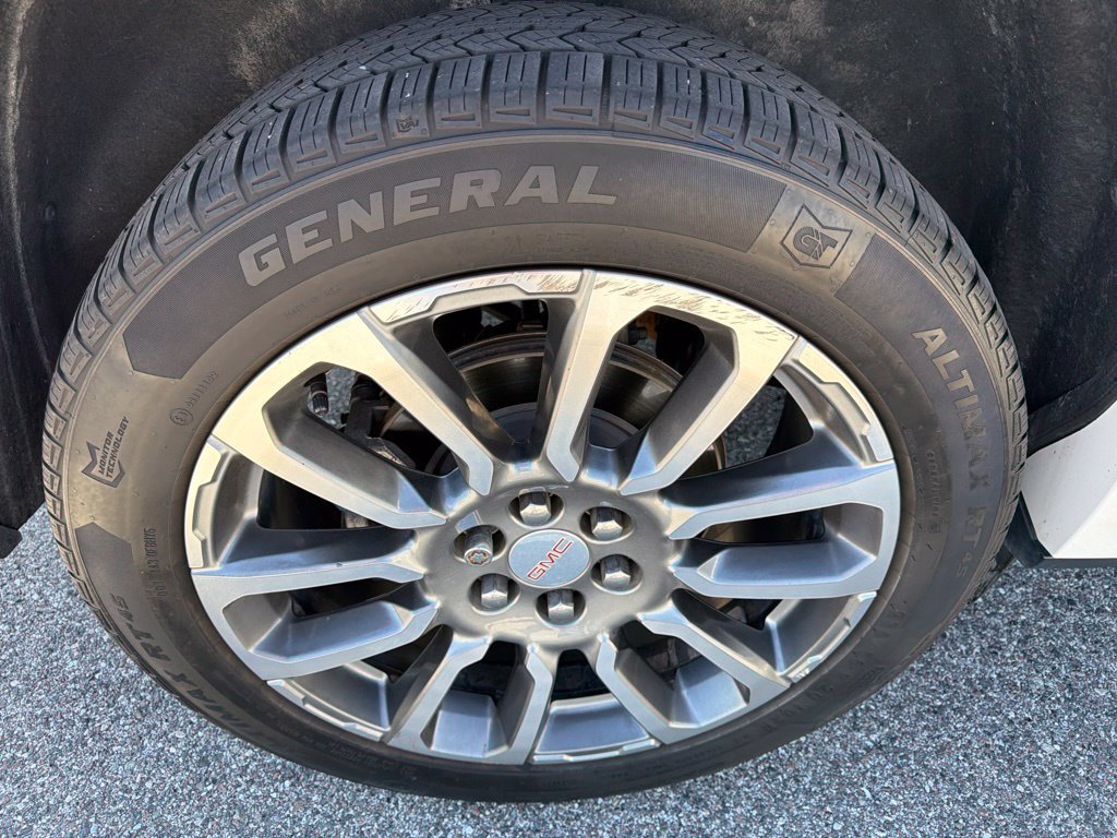 Used 2021 GMC Acadia Denali w/ Trailering Package AWD/4WD image 11