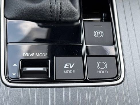 Used 2026 Toyota Sienna XLE FWD image 24