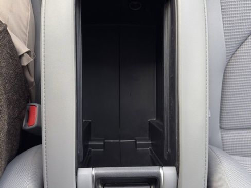 Used 2023 Toyota Highlander L image 29