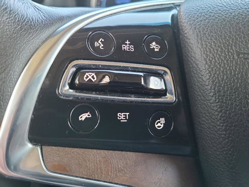 Used 2020 Cadillac Escalade Premium Luxury image 16