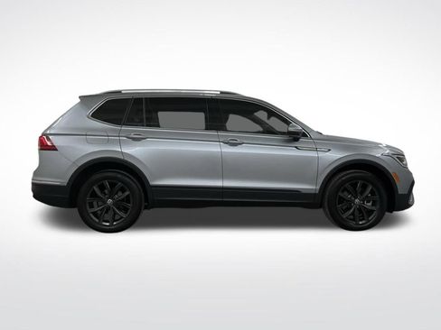 Used 2024 Volkswagen Tiguan SE w/ Panoramic Sunroof Package AWD/4WD image 29