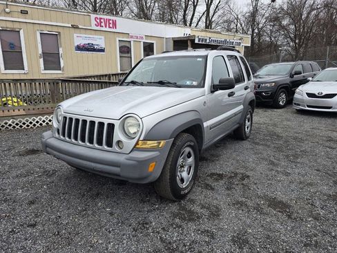 Used 2005 Jeep Liberty Sport image 3