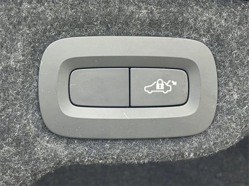 Used 2020 Volvo S60 T5 Momentum image 28