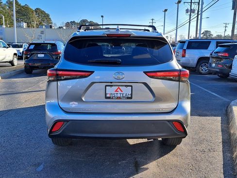 Used 2022 Toyota Highlander XLE image 9