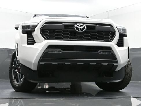 Used 2024 Toyota Tacoma TRD Sport AWD/4WD image 24