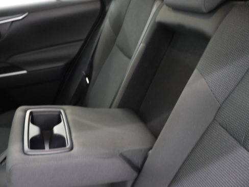 Used 2025 Toyota RAV4 LE AWD/4WD image 33