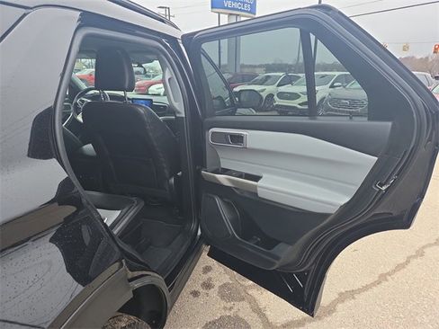 Certified 2022 Ford Explorer XLT w/ Equipment Group 202A image 17