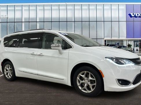 Used 2018 Chrysler Pacifica Limited image 1