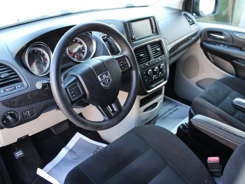 Used 2019 Dodge Grand Caravan SE image 13