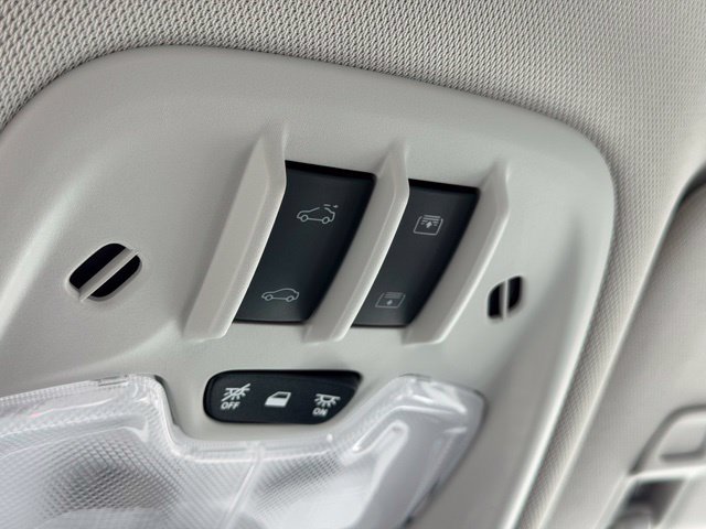 Used 2023 Chevrolet Bolt EUV Premier w/ Sun & Sound Package FWD image 18
