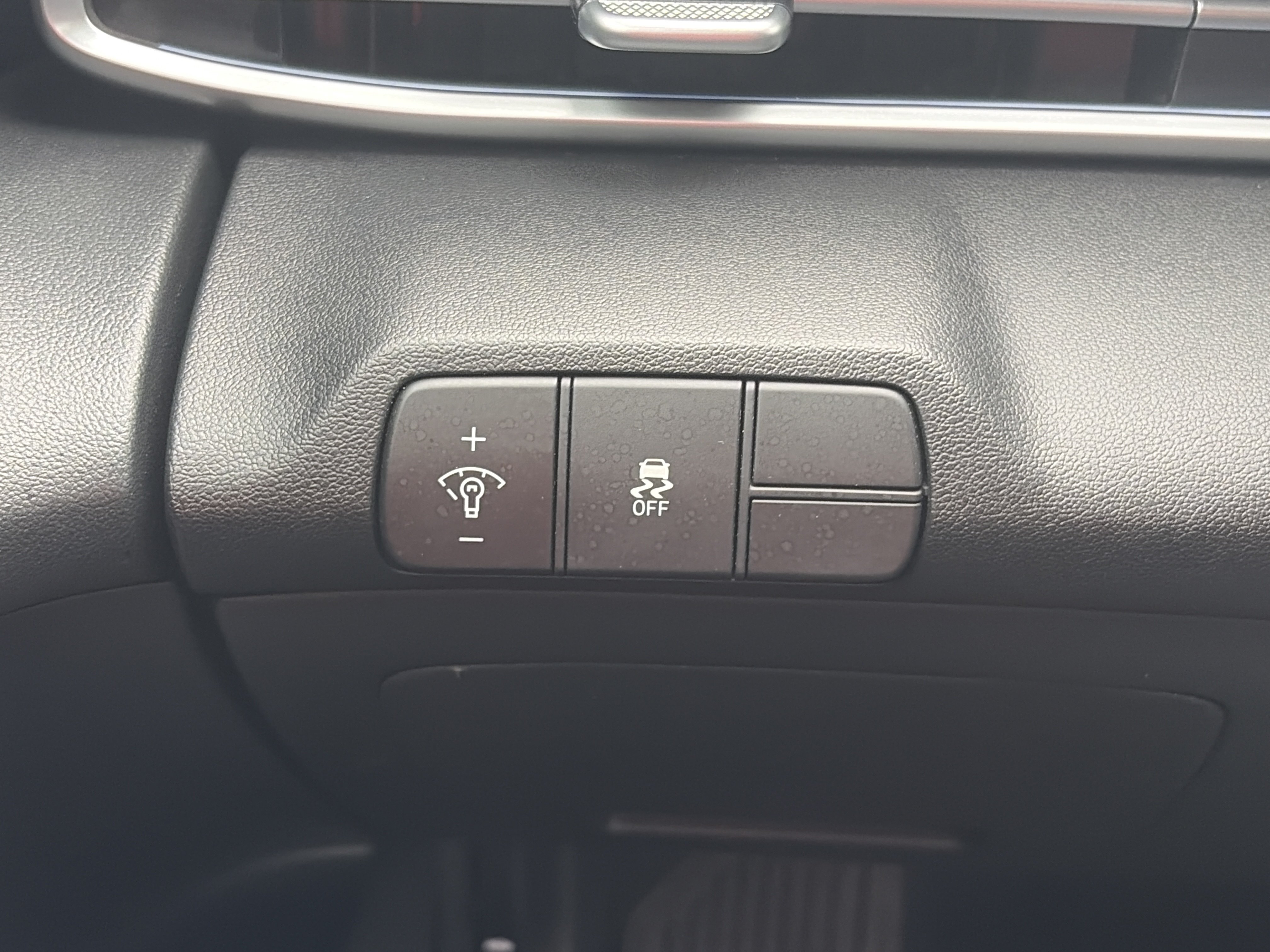 Used 2025 Hyundai Elantra SEL FWD image 25