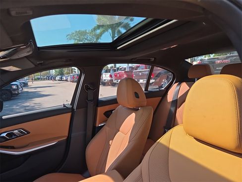 Used 2023 BMW 330i Sedan w/ Premium Package image 22