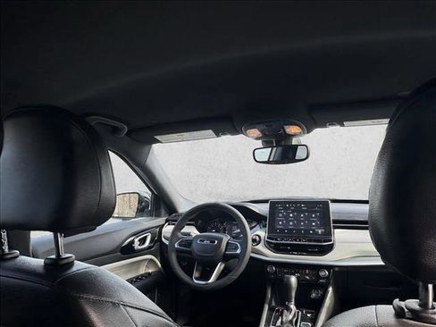 Used 2025 Jeep Compass Limited image 21