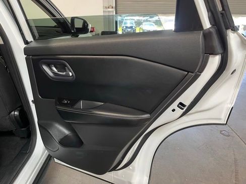 Used 2024 Nissan Rogue SV FWD image 15