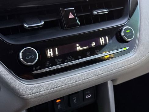 Used 2024 Toyota Corolla Cross XLE w/ Convenience Package image 26