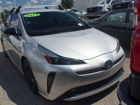 Used 2022 Toyota Prius FWD image 5