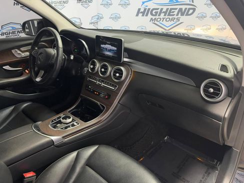 Used 2019 Mercedes-Benz GLC 300 4MATIC image 24