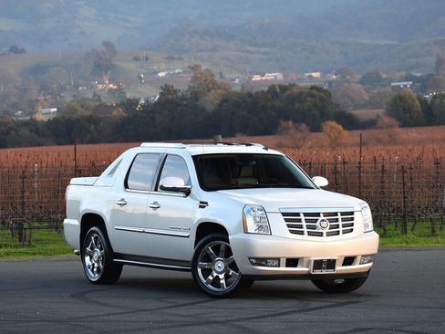 Used 2007 Cadillac Escalade EXT w/ Climate Package image 5