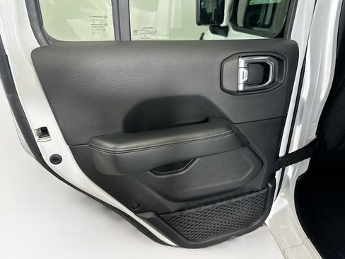 Used 2025 Jeep Wrangler Unlimited Sahara AWD/4WD image 24