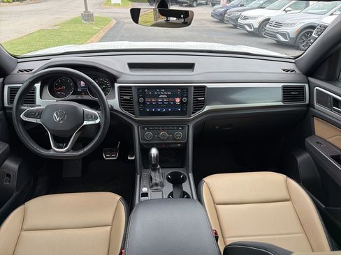 Certified 2021 Volkswagen Atlas Cross Sport SE w/ Panoramic Sunroof Package FWD image 27
