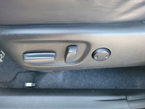 Used 2016 Toyota RAV4 Limited image 24