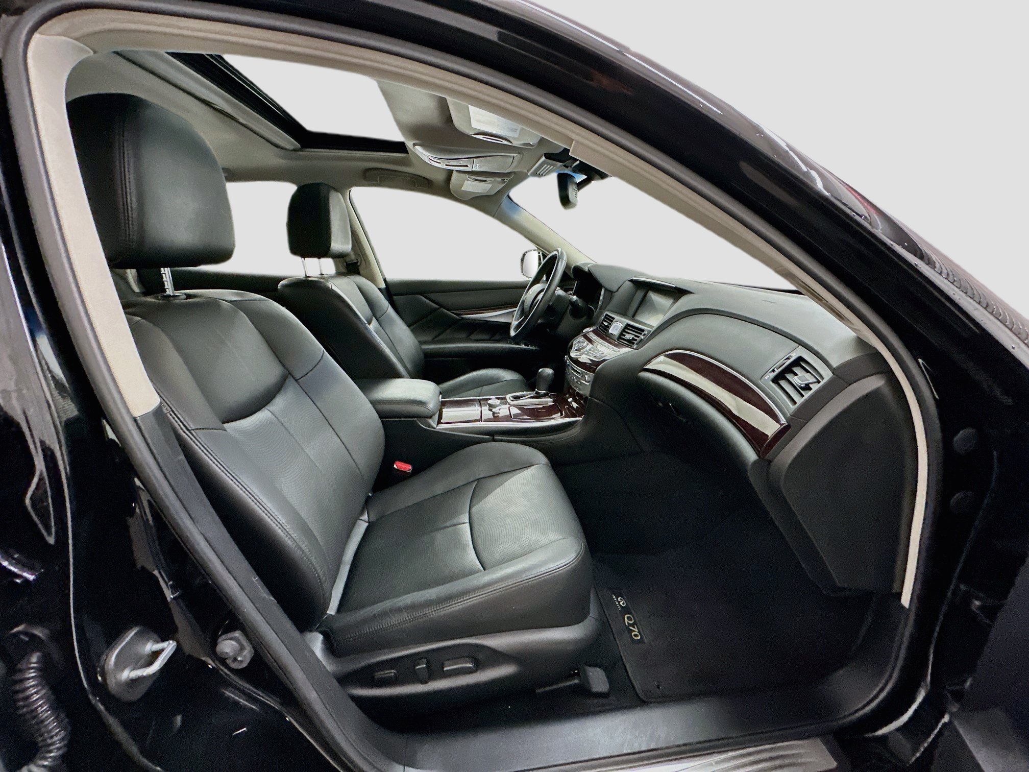 Used 2018 INFINITI Q70 Luxe AWD/4WD image 33