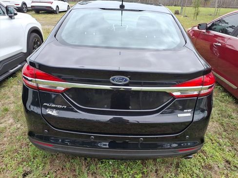 Used 2017 Ford Fusion SE image 5