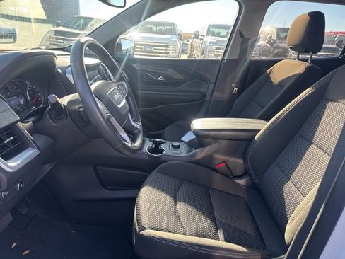 Used 2024 GMC Terrain SLE image 2