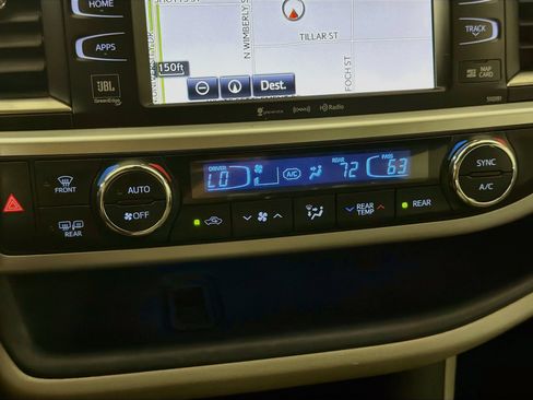 Used 2018 Toyota Highlander Limited FWD image 17